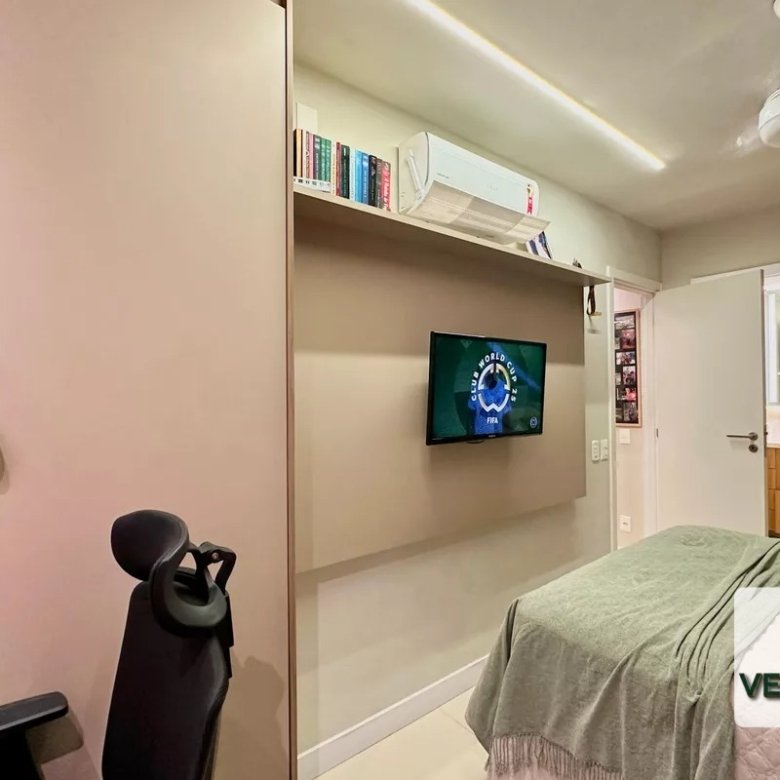 Apartamento mobiliado de 2 quartos com suíte e vaga para alugar no Flamengo